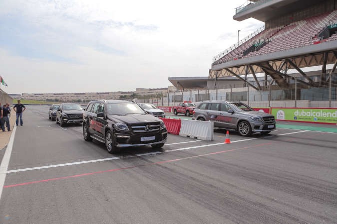 مجموعة سيارات مرسيدس - بنز SUV تتحضر للسباق على الحلبة