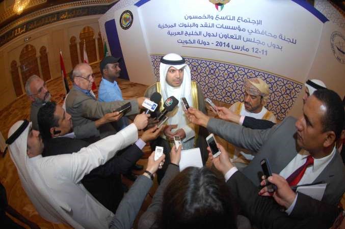 محافظ بنك الكويت المركزي د محمد الهاشل في لقاءات صحافية على هامش اجتماع محافظي البنوك المركزية امس﻿
