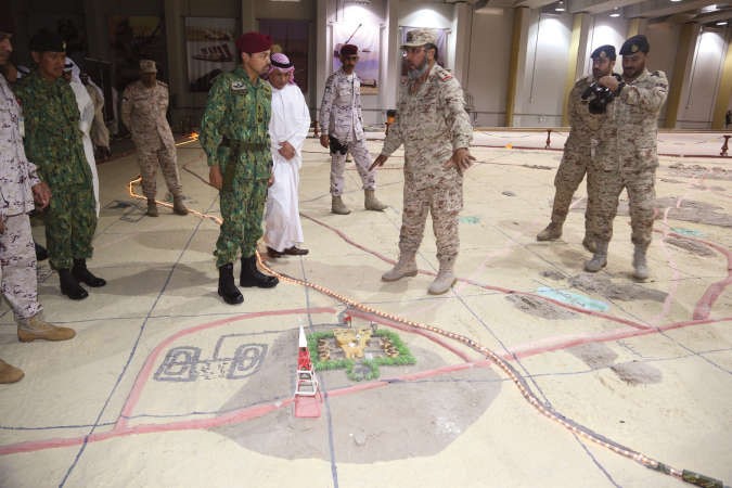  جانب من زيارة صاحب السمو الملكي الامير حجي المهتدي بالله للواء الشهيد المدرع 35 