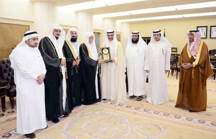 رئيس مجلس الامة مرزوق الغانم خلال استقباله رئيس رابطة العالم الاسلامي في السعودية دعبدالله بن عبدالمحسن والوفد المرافق له بحضور حمود الحمدان ومبارك الحريص﻿