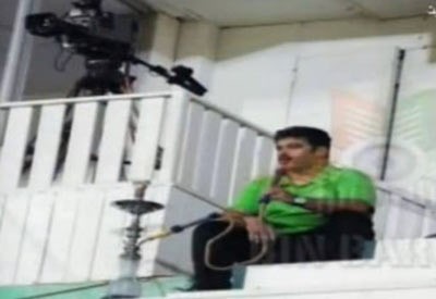بالفيديو.. آخر مزاج.. مشجع " يشيش" في مباراة الفحيحيل والجهراء