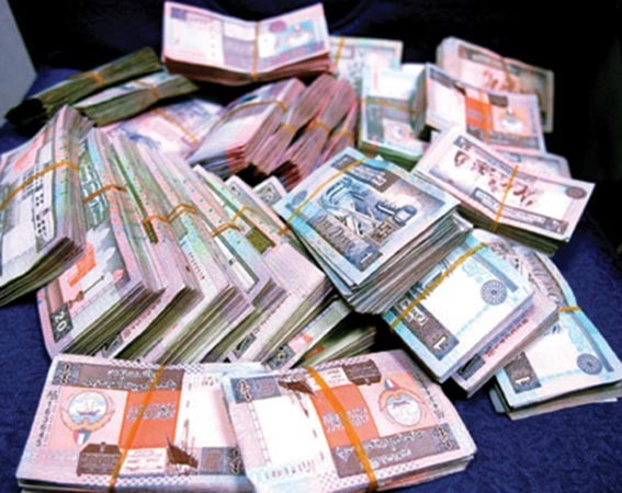 شاب يخير فتاة بين استمرار الصداقة أو دفع 4 آلاف دينار لسكوته