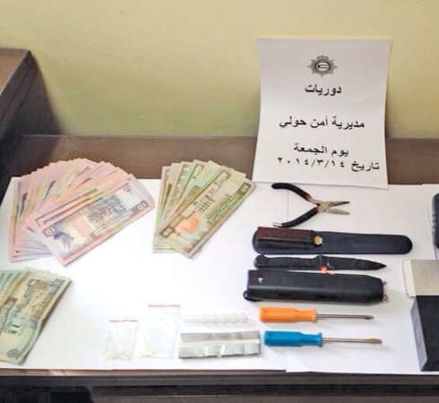المضبوطات تنوعت بين مواد مخدرة وادوات حادة﻿