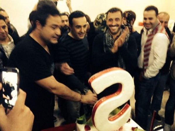 بالصور: صابر يحتفل بعيده في the voice وشيرين تغيب! 