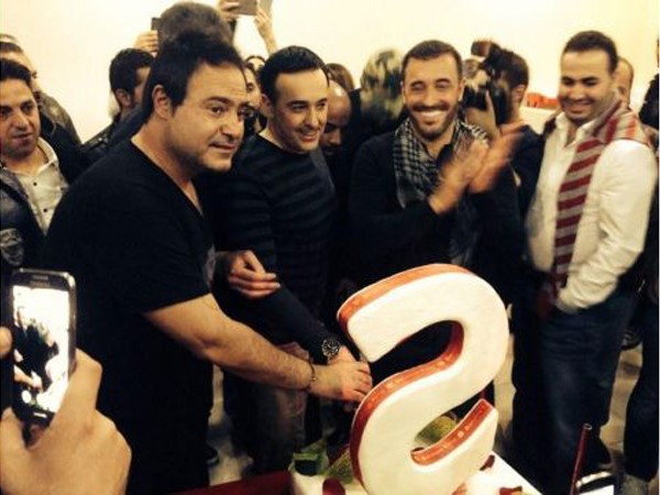 بالصور: صابر يحتفل بعيده في the voice وشيرين تغيب! 