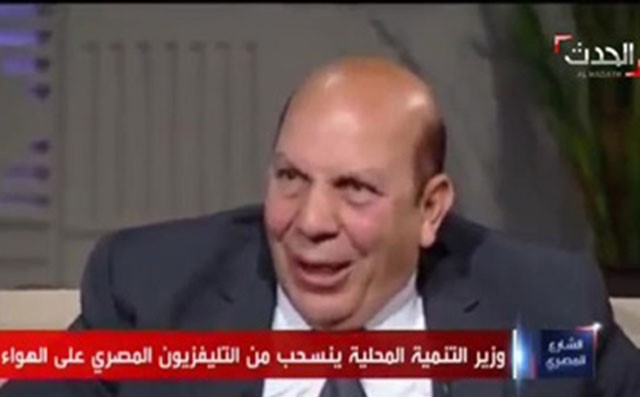 بالفيديو..وزير مصري ينسحب من برنامج على الهواء بسبب "التوك توك"