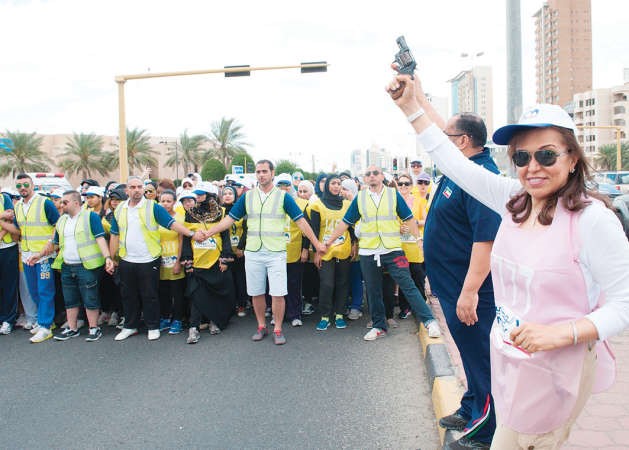 شيخة البحر تعطي شارة انطلاق السباق﻿