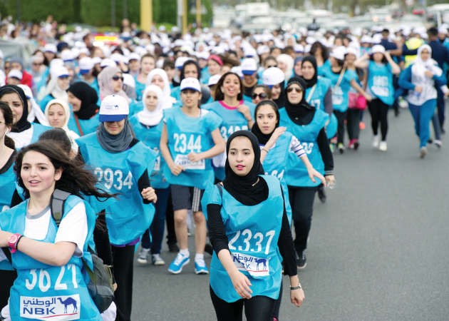 مجموعة من المتسابقات﻿