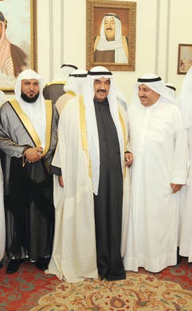 خليف الاذينة في حديث باسم مع سمو الشيخ ناصر المحمد﻿