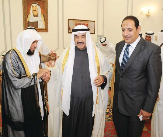 الزميل اسامة ابوالسعود مع سمو الشيخ ناصر المحمد والمحتفى به﻿