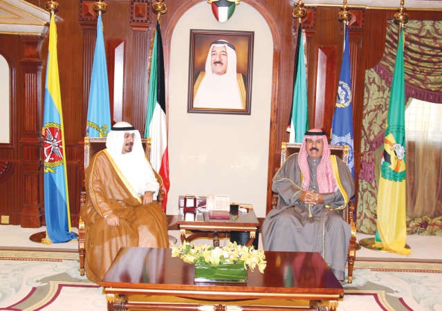 سمو ولي العهد الشيخ نواف الاحمد اثناء استقباله الشيخ دمحمد الصباح﻿
