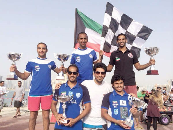 ابطال المنتخب ودشتي عقب التتويج﻿