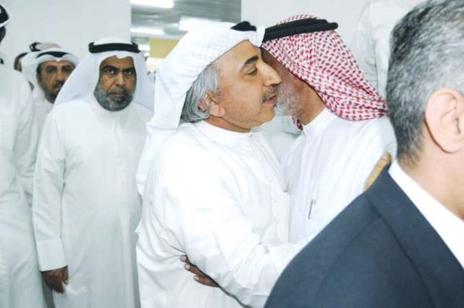 النائب دعبدالحميد دشتي يعزي اسرة الضحية