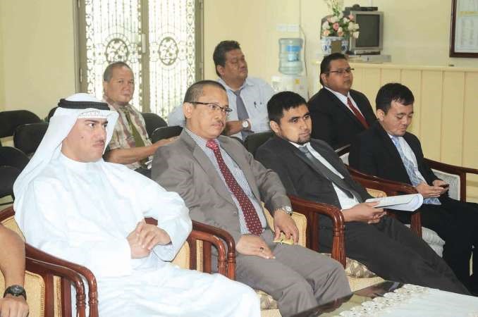 الزميل محمد هلال الخالدي مع بعض الحضور