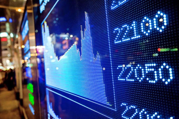 تزايد التوتر في أوروبا الشرقية يدفع المستثمرين للهرب إلى ملاذات آمنة