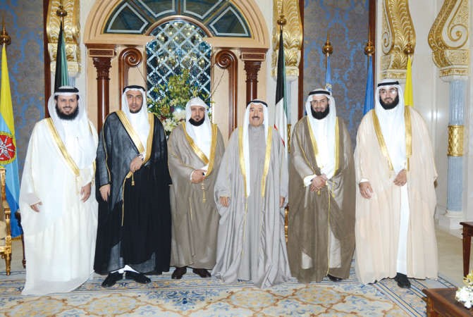 صاحب السمو الامير الشيخ صباح الاحمد مستقبلا د نايف العجمي والشيخ د ماهر المعيقلي والوفد المرافق له ﻿