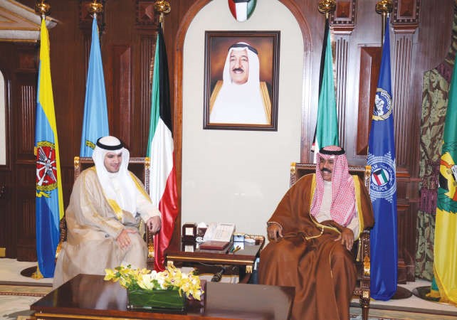 سمو ولي العهد الشيخ نواف الاحمد مستقبلا محافظ بنك الكويت المركزي﻿