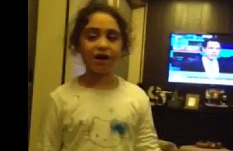 بالفيديو .. ابنة «وائل جسار» تغني.. ووالدها يستطلع رأي الجمهور بصوتها