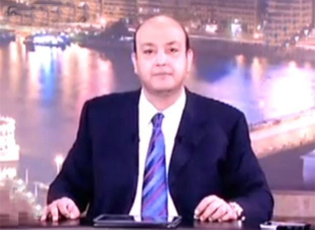 بالفيديو.. عمرو أديب يسب اعلامي رياضي على الهواء بألفاظ خارجة 
