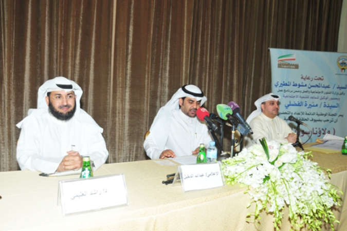دعامر الصالح ودراشد العليمي خلال الحلقة النقاشية﻿