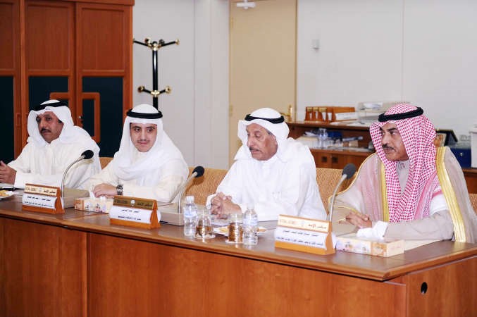 الشيخ صباح الخالد وخالد المغامس والشيخ داحمد الناصر اثناء الاجتماع﻿