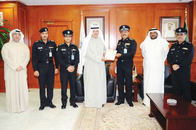 وزير الاعلام ووزير الدولة لشؤون الشباب الشيخ سلمان الحمود مع رئيس الاتحاد الدولي الرياضي للشرطة الفريق الشيخ احمد النواف﻿