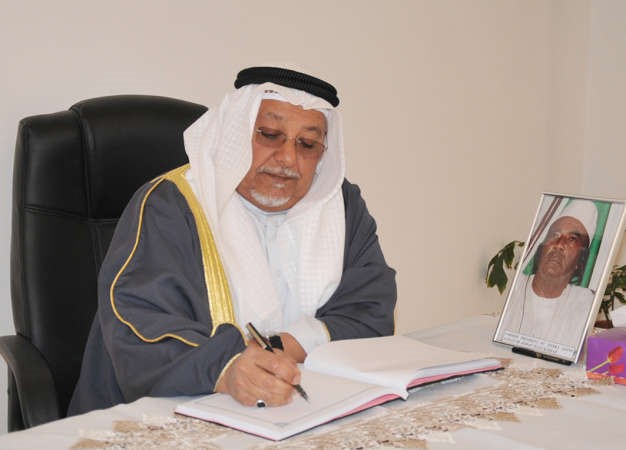 الشيخ علي الجراح يسجل كلمة في سجل تعازي سفارة سيراليون