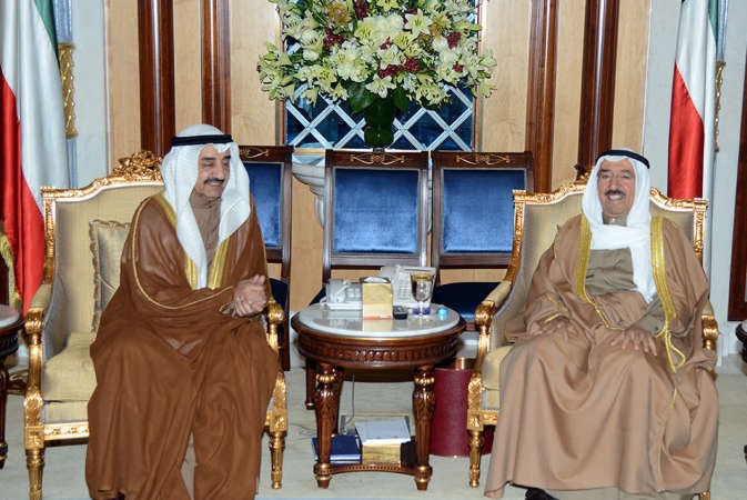  صاحب السمو الامير الشيخ صباح الاحمد اثناء استقباله جاسم الخرافي 