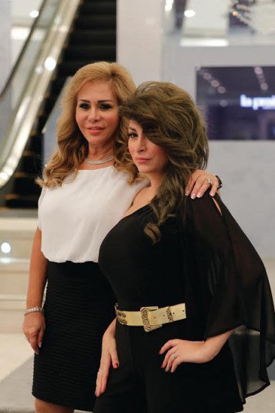 بالصور.. ديما بياعة تحتفل بعيد الأم مع والدتها .. وتستعرض هدية ابنها "فهود"