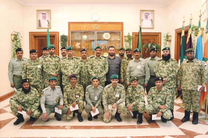 الفريق ناصر الدعي متوسطا المكرمين