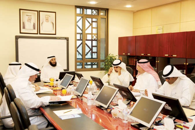 دنايف العجمي مترئسا الاجتماع