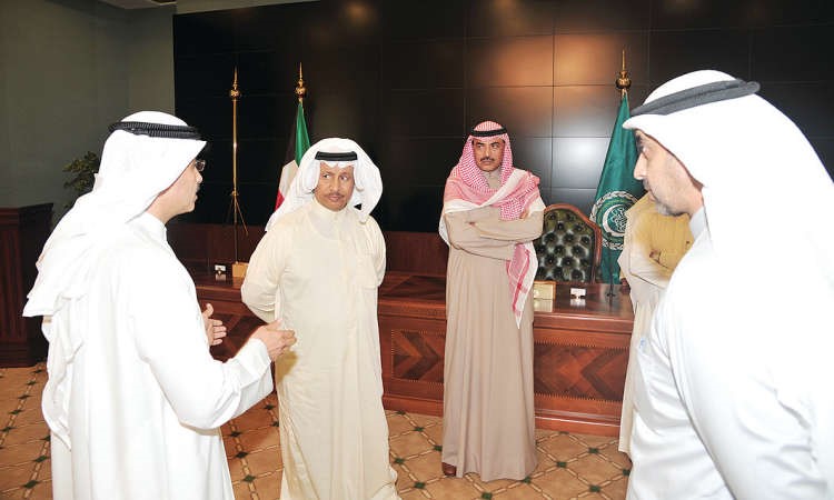 سمو الشيخ جابر المبارك يستمع لشرح حول الاستعدادات