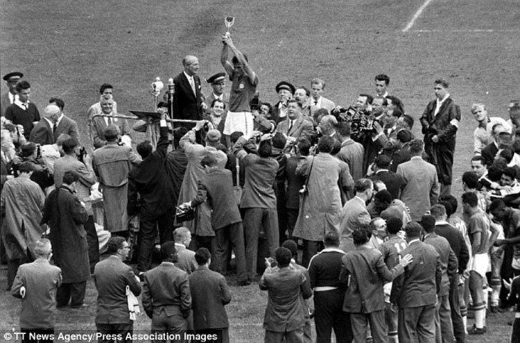 وفاة «بيليني» قائد منتخب البرازيل بطل العالم 1958