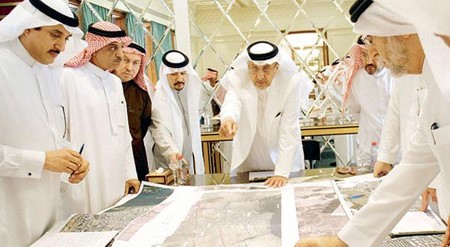 خالد الفيصل: لن أنسى عندما اعتدل الملك في جلسته وقال لي: «أنا اخترتك» 