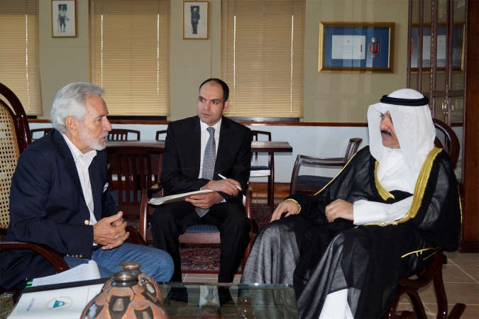 السفير سميح جوهر حيات مع وزير خارجية نيكاراغوا صموئيل سانتوس لوبيز 