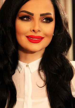 صورة : خمن أيهما ديانا كرزون ووالدتها ؟