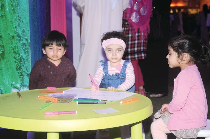 مجموعة من الاطفال المشاركين
