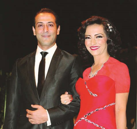 امل عرفة وزوجها