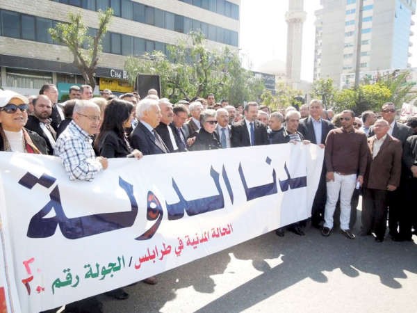 اعتصام في طرابلس نفذته فعاليات المجتمع المدني رفضا للحوادث الامنية وللمطالبة باستعادة دور الجيش 	محمود الطويل ﻿