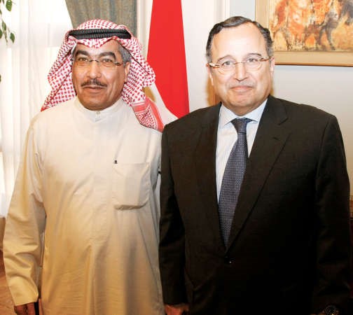 الوزير نبيل فهمي في لقطة تذكارية مع الزميل عدنان الراشد	 ماجد السابج
﻿