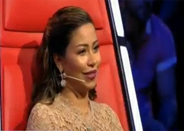 بالفيديو.. شيرين تصدم الجمهور بتغزلها بمقدمة "ذا فويس".. لو كنت راجل كنت اتجوزتك 