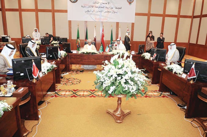 الشيخ محمد العبدالله مترئسا الاجتماع ويبدو عبداللطيف السريع	 قاسم باشا﻿