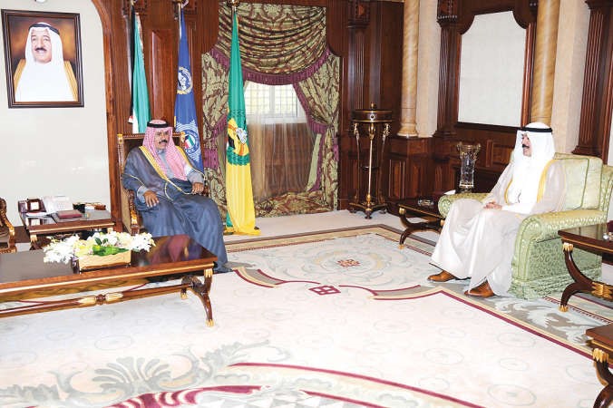 سمو ولي العهد الشيخ نواف الاحمد مستقبلا الشيخ محمد الخالد﻿