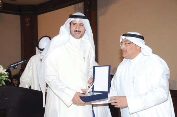 عميد كلية العلوم الطبية المساعدة البرفيسور سعود العبيدي يكرم حمد السهو﻿