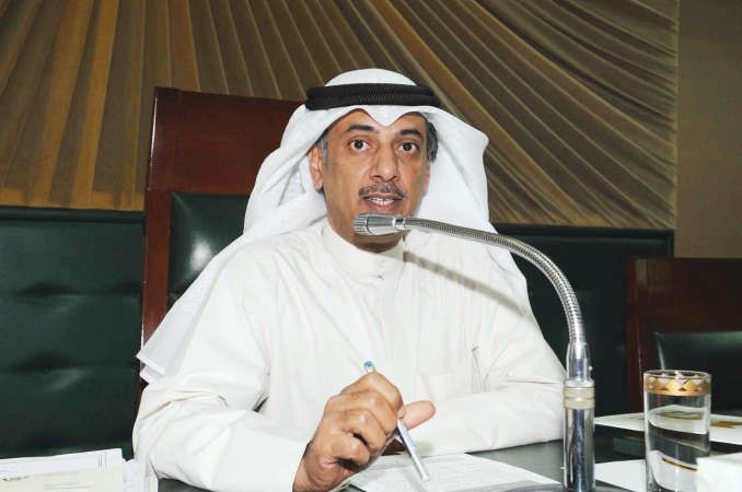 مهلهل الخالد خلال ترؤسه الجلسة
