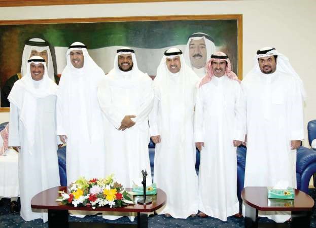الشيخ احمد المنصور والشيخ ضاري الفهد وعدد من المهنئين ﻿