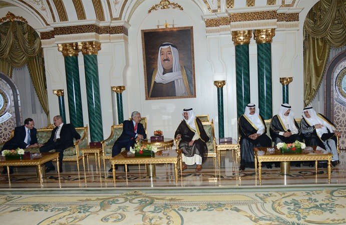 سمو رئيس الوزراء الشيخ جابر المبارك خلال استقباله رئيس الوزراء ووزير الدفاع الاردني ﻿