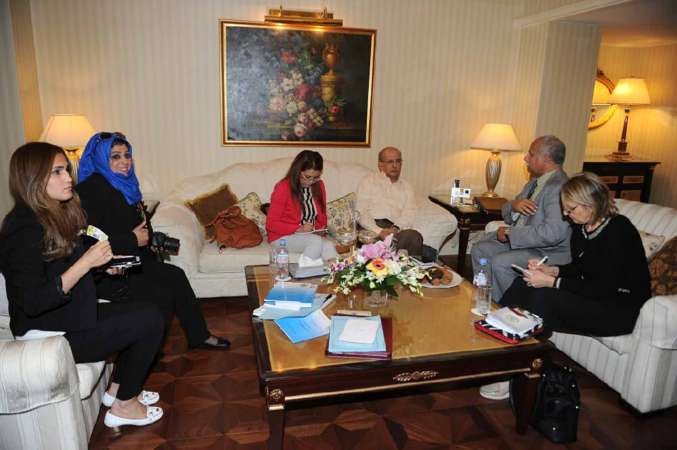 وزير الخارجية اليمني ابوبكر القربي خلال حديثه مع الصحافيين هاني الشمري