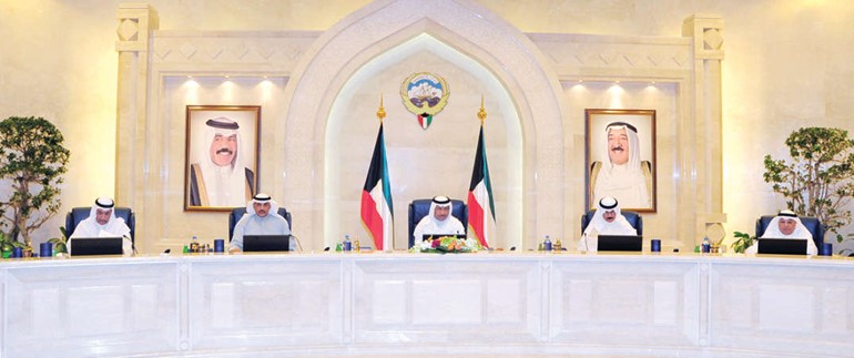 سمو الشيخ جابر المبارك مترئسا الاجتماع ويبدو الشيخ صباح الخالد والشيخ محمد الخالد والشيخ خالد الجراح ود عبدالمحسن المدعج