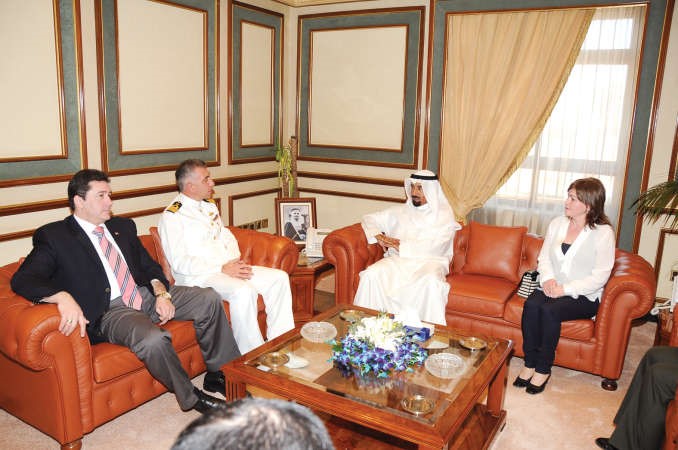 الشيخ علي الجابر مستقبلا المقدم اولجاي بوكسال والوفد المرافق